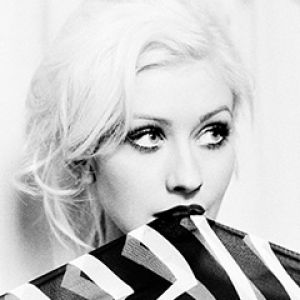 Retrato em Preto e Branco de Christina Aguilera