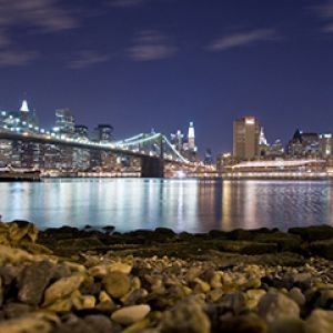 Vista noturna da Ponte do Brooklyn