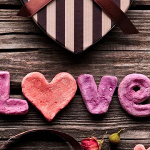 Caixa de Coração e Biscoitos de Amor