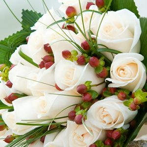 Bouquet Elegante de Rosas Brancas