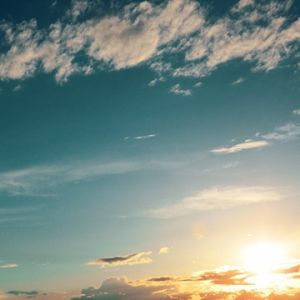 Deslumbrante Pôr do Sol Sobre a Água