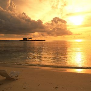 Pôr do sol sereno sobre o oceano