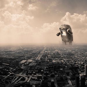 Monstro Gigante Sobre a Cidade