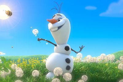 Olaf de Frozen em um campo ensolarado