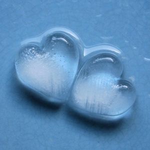 Cubos de gelo em forma de coração