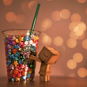 Copo Starbucks com Estrelas Coloridas
