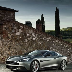 Aston Martin DB11 em Paisagem Cênica