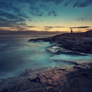 Farol Sereno ao Pôr do Sol