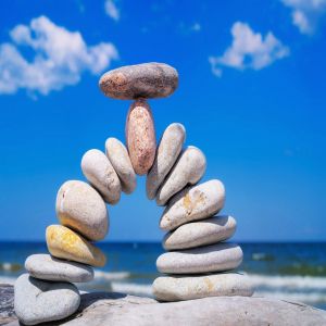 Pedras Equilibradas na Praia
