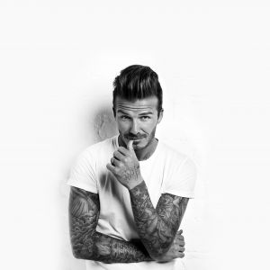 Homem Estiloso com Tatuagens