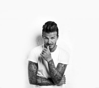 Homem Estiloso com Tatuagens