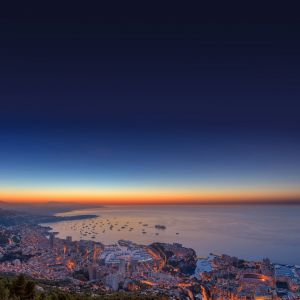 Deslumbrante Pôr do Sol sobre Mônaco