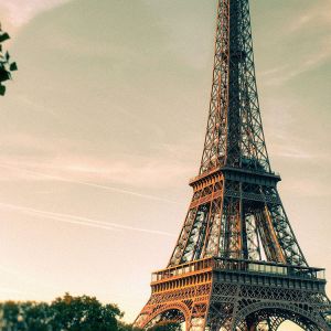 Torre Eiffel ao pôr do sol