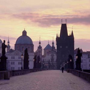 Ponte Carlos de Praga ao Pôr do Sol