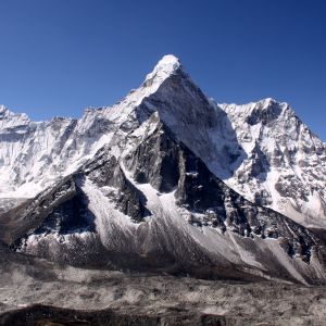 Montanhas Nevadas Majestosas