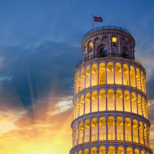 Torre Inclinada de Pisa ao Pôr do Sol