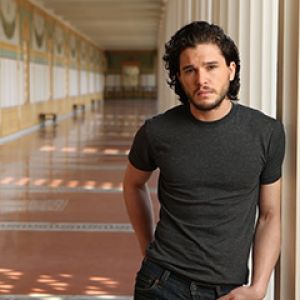 Homem Estiloso em Roupa Casual