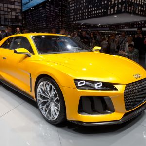 Carro conceito Audi amarelo