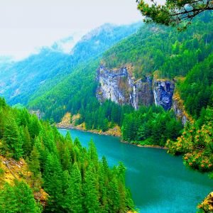 Lago de Montanha Sereno