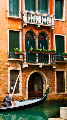Canal Veneziano com Gondola