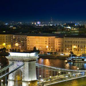 Vista Noturna da Ponte das Correntes