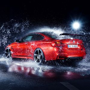 BMW M4 Espirrando Água