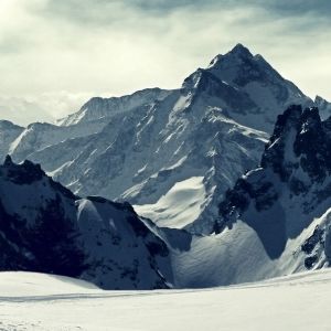 Montanhas Nevadas Majestosas