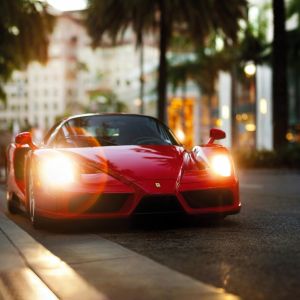 Ferrari Enzo ao pôr do sol